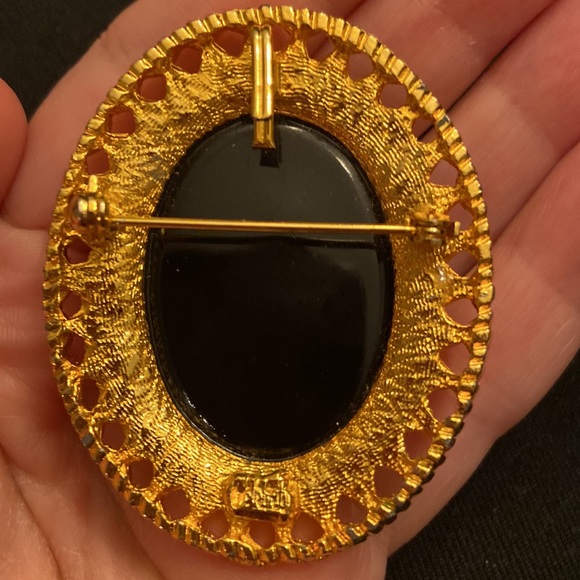 VINTAGE Brooch Signed by CELEBRITY NY. - Picture 2 of 5